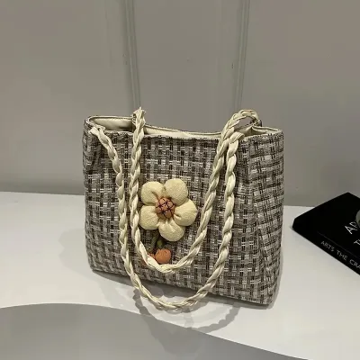 Fashionable Large Capacity Braided Straw Tote Bag